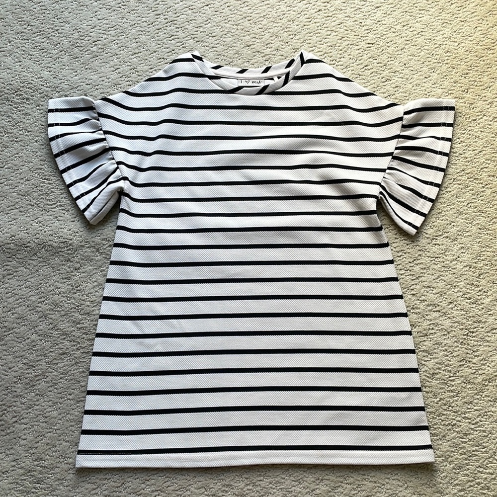 Worn Once NEXT Girls Size 5 Crewneck Shirred Sleeve Dress . Super cute Dress !
